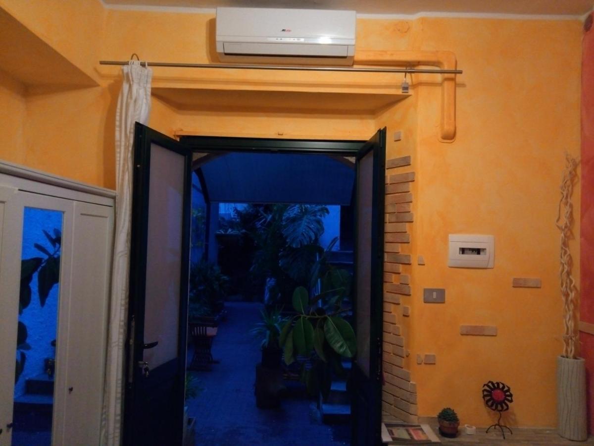 "Private Room" Stanza Privata With Private Bathroom - Shared Kitchen And Beautiful Terrace On Taormina Center Hostel Taormina Exterior foto