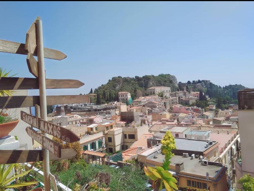 "Private Room" Stanza Privata With Private Bathroom - Shared Kitchen And Beautiful Terrace On Taormina Center Hostel Taormina Exterior foto